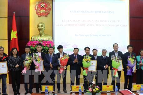 Bắc Ninh trao giấy chứng nhận đăng ký đầu tư cho các doanh nghiệp FDI