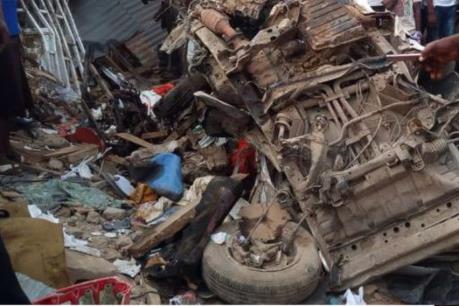 Xe tải lao vào khu nhà ở của công nhân, ít nhất 13 người thiệt mạng