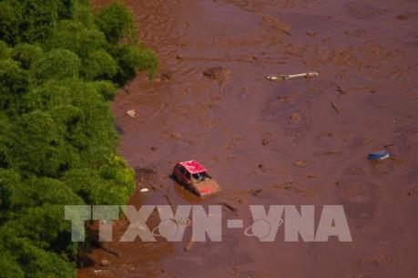 Vỡ đập hồ chứa chất thải, 200 người mất tích