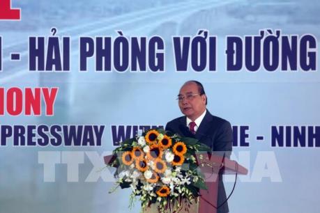 Thủ tướng Nguyễn Xuân Phúc phát lệnh thông xe, khánh thành cầu Hưng Hà