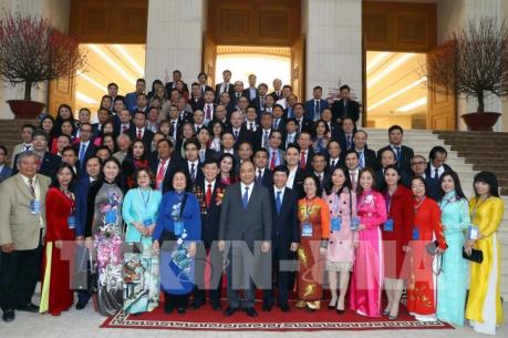 Thủ tướng gặp gỡ các kiều bào về nước dự chương trình Xuân Quê hương 2019