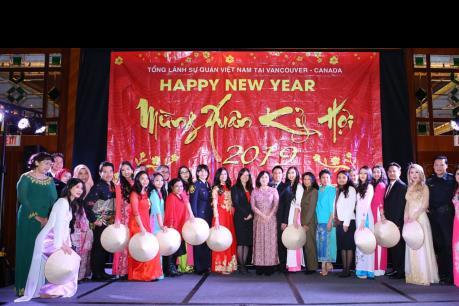 Cộng đồng người Việt ở các bang miền Tây Canada hân hoan đón Tết cổ truyền