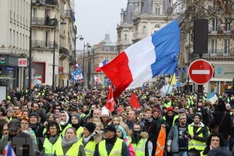 Biểu tình "Áo vàng" tái diễn trên khắp nước Pháp