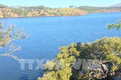 Xanh thẳm "đôi mắt Pleiku" 