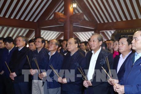 Thủ tướng Nguyễn Xuân Phúc dâng hương tưởng nhớ Bác Hồ