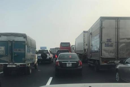 Container mất lái, đâm tử vong công nhân đang làm việc trên cao tốc Pháp Vân