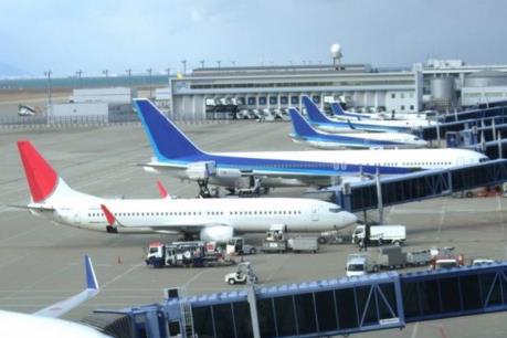 Máy bay trượt khỏi đường băng khi hạ cánh xuống sân bay Narita