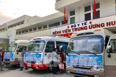 Bệnh viện Trung ương Huế hỗ trợ bệnh nhân về quê đón Tết