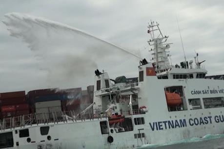 Tập trung cứu hộ tàu nước ngoài chở hàng bị cháy ngoài khơi vùng biển Ninh Thuận