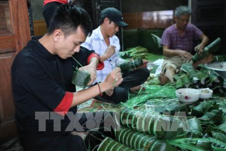 Bánh tét, bánh chưng làng Chuồn vào Tết