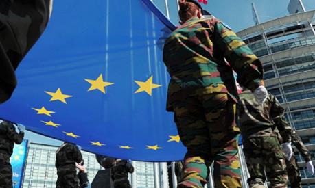 EU kẹt giữa "hai làn hỏa lực" khi Mỹ rút khỏi INF
