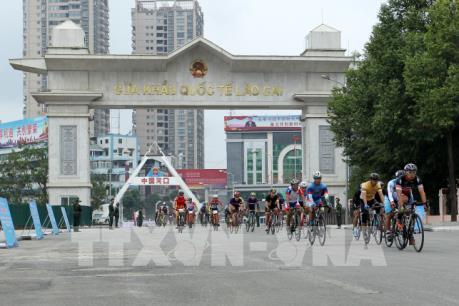 Nhộn nhịp cửa khẩu quốc tế Lào Cai ngày đầu năm mới