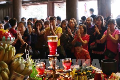 Đông đảo du khách trẩy hội Khán hoa mẫu đơn năm 2019