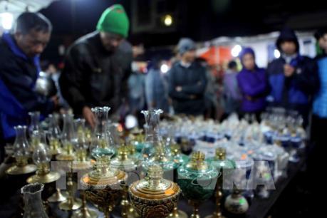 Thú vui chợ Tết "mua may, bán rủi" đầu xuân