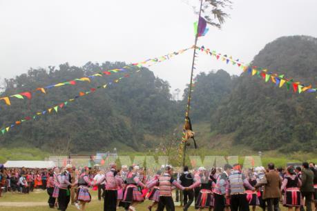 Tưng bừng Lễ hội Gầu Tào