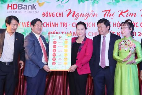 Chủ tịch Quốc hội Nguyễn Thị Kim Ngân thăm HDBank và Vietjet Air