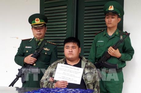 Bắt đối tượng mua bán trái phép 12.000 viên ma túy tổng hợp