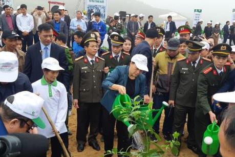 Chủ tịch Quốc hội phát động Tết trồng cây tại Hòa Bình