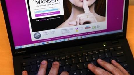 Hơn 21.000 người Mỹ mất tiền vì các trò lừa đảo hẹn hò qua mạng