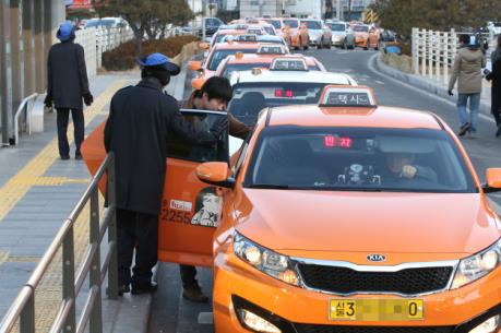 Hàn Quốc: Taxi từ chối đón khách sẽ bị đình chỉ hoạt động 60 ngày