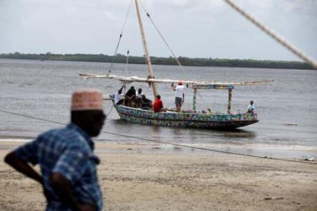 Chiếc thuyền làm từ nhựa tái chế truyền cảm hứng làm sạch biển