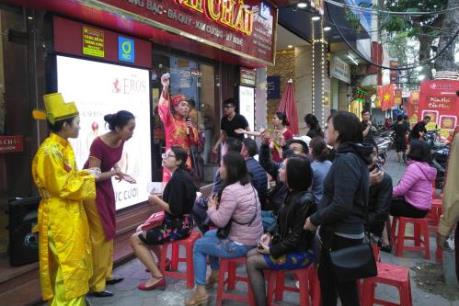 Xếp hàng đông nghịt mua vàng lấy may ngày vía Thần tài