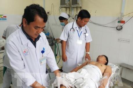 Yêu cầu kiểm tra lái xe ô tô chở khách đâm vào nhà dân tại Khánh Hòa