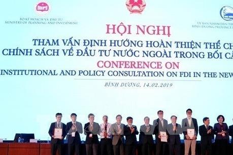 Hiến kế giúp Chính phủ hoàn thiện thể chế chính sách thu hút FDI