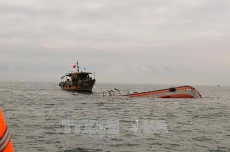 Liên tiếp cứu nạn thành công thuyền viên gặp nạn trên biển Cà Mau