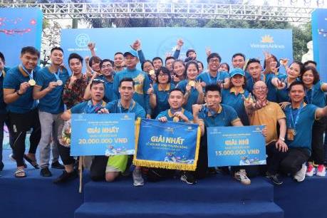 Lễ hội Bơi chải Thuyền rồng do Vietnam Airlines tổ chức thu hút khách