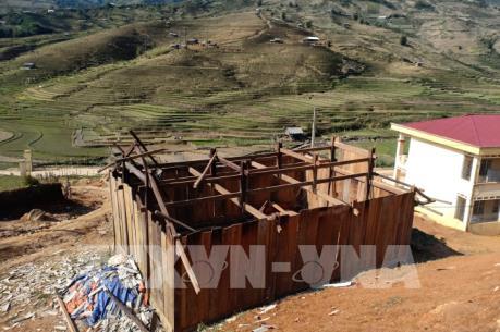 Lốc xoáy và mưa đá làm gần 300 ngôi nhà bị hư hại tại Yên Bái