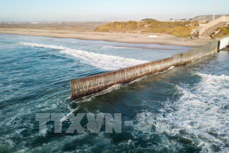 Tổng thống Donald Trump sẵn sàng 100% đóng cửa biên giới với Mexico