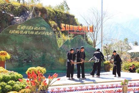 Chiêm ngưỡng những điệu múa khèn đỉnh nhất Tây Bắc tại Fansipan
