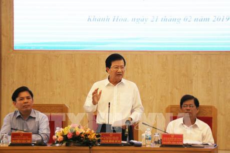 Phó Thủ tướng: Sớm giao mặt bằng để triển khai dự án đường bộ cao tốc Bắc - Nam phía Đông