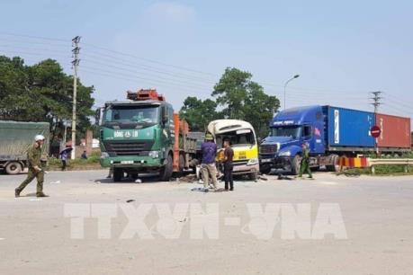 Hai nạn nhân tử vong trong vụ tai nạn liên hoàn trên Đại lộ Thăng Long