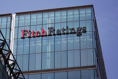 Fitch cảnh báo hạ bậc xếp hạng nợ của Vương quốc Anh