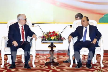 Thủ tướng Nguyễn Xuân Phúc tiếp các doanh nghiệp, nhà đầu tư tại Nghệ An