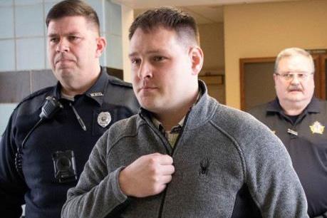 Truy tố đối tượng phát tán thông tin hàng chục nghìn người nhiễm HIV ở Singapore