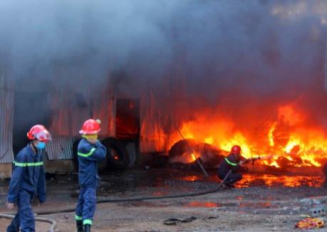 Đồng Nai: Xưởng sản xuất lốp ô tô rộng cả ngàn mét bất ngờ bốc cháy dữ dội