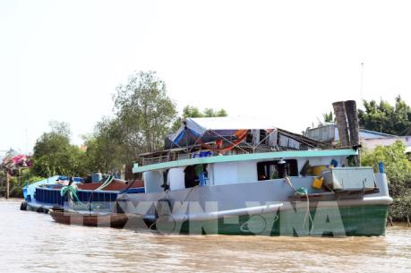 Sóc Trăng bắt 3 đối tượng khai thác cát trái phép trên sông Hậu