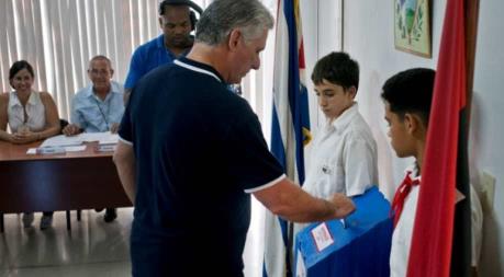 Cử tri Cuba bỏ phiếu thông qua Hiến pháp mới