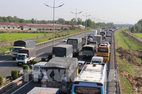 Ùn tắc nhiều giờ trên tuyến đường cao tốc Tp. Hồ Chí Minh - Trung Lương
