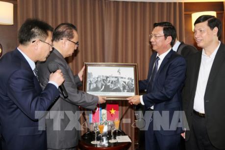 Đoàn đại biểu Triều Tiên thăm quan Di sản Thiên nhiên Thế giới vịnh Hạ Long