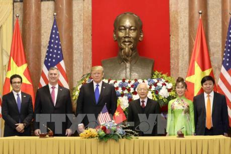 Lãnh đạo cấp cao Việt Nam và Mỹ chứng kiến lễ ký kết 4 văn kiện hợp tác giữa hai nước