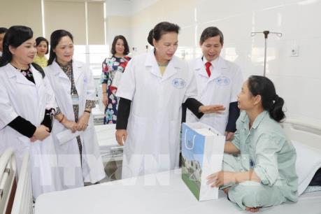 Phát huy nền y dược học cổ truyền trong bảo vệ, chăm sóc sức khỏe nhân dân