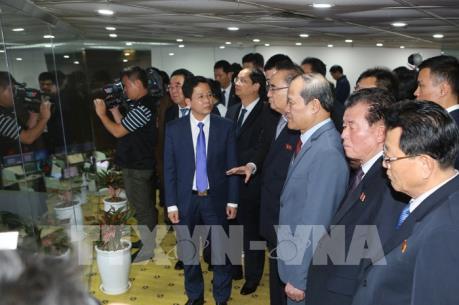 Phái đoàn cấp cao của Triều Tiên đến thăm tổ hợp nghiên cứu, sản xuất của Viettel