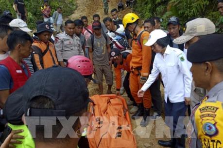 Indonesia huy động máy xúc để giải cứu những người còn mắc kẹt trong vụ sập hầm mỏ