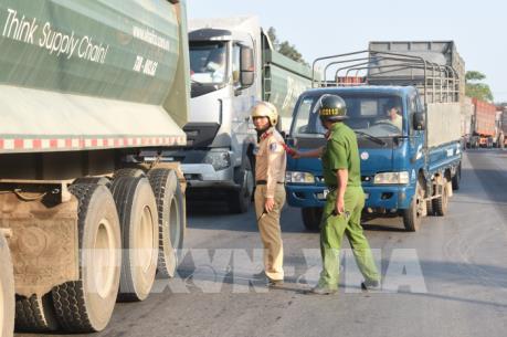 Tai nạn liên hoàn trên Quốc lộ 1A khiến giao thông đình trệ