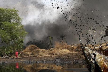 Hàng chục người mất tích sau vụ nổ đường ống dẫn dầu tại Nigeria