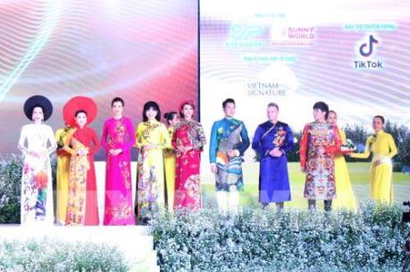 Lễ hội Áo dài Tp. Hồ Chí Minh 2019: Hơn 3.000 người tham gia đồng diễn áo dài Việt Nam